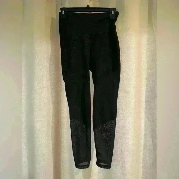 Women’s Old Navy Leggings - Picture 1 of 3